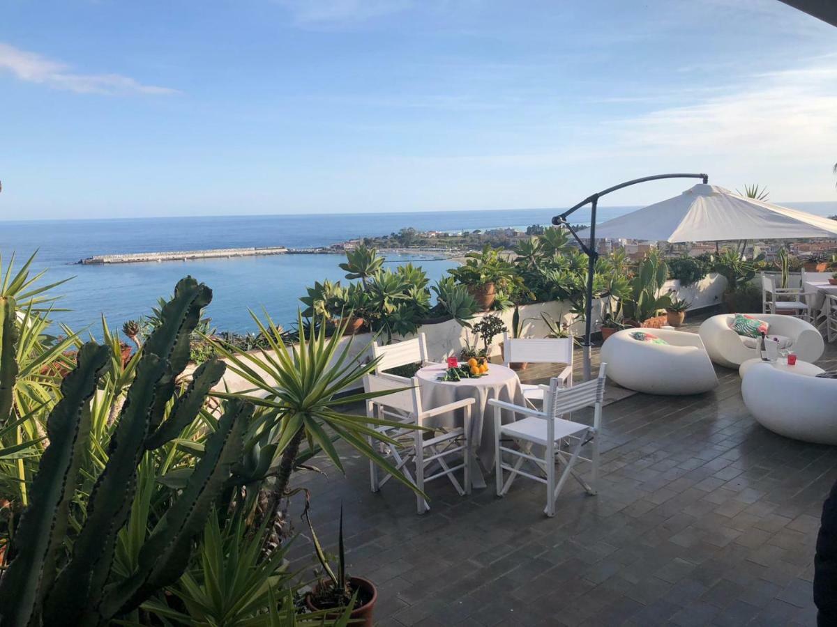 Villa Barbara Giardini-Naxos Buitenkant foto